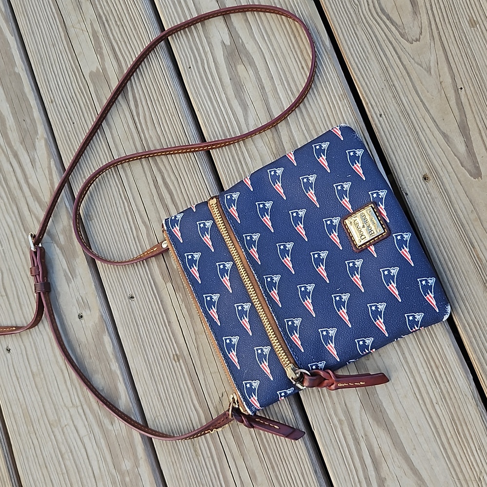 Patriots Dooney and Bourke cross body NHL